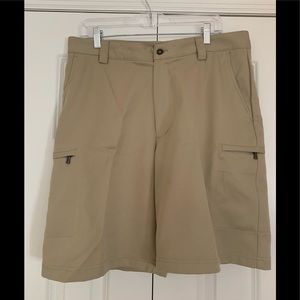 Lot of 3 pairs Men’s Izod XFG mens golf cargo shorts size 34. Black, beige, sand